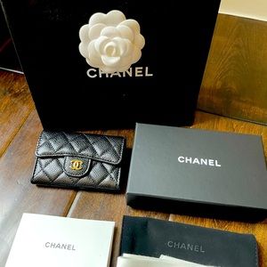 💯% authentic Chanel classic caviar card holder.